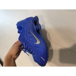 나이키샥스R4